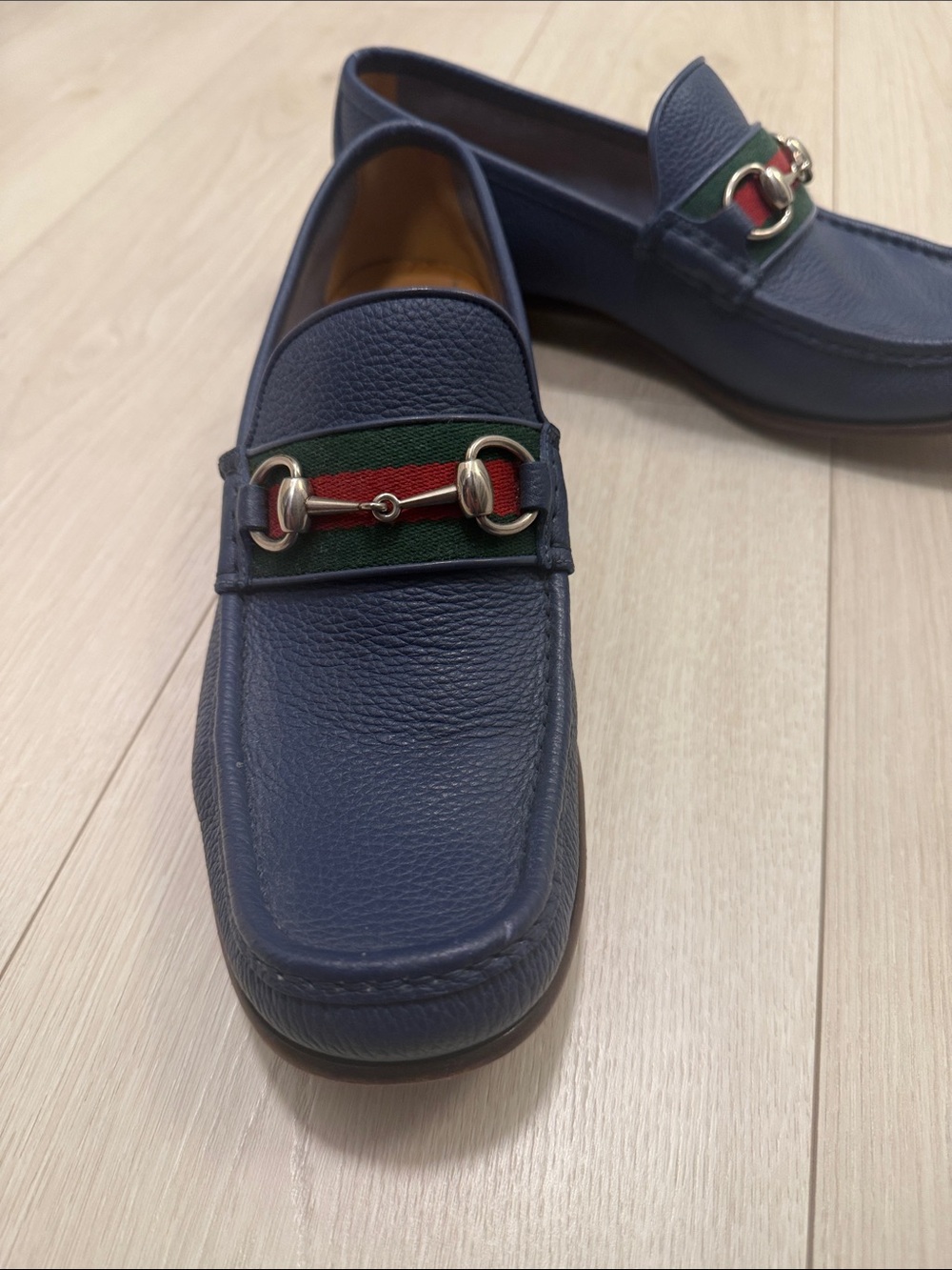 Men's Gucci Navy slip on leather Loafers. Classic Horsebit. Size 10 - Picture 2 of 6